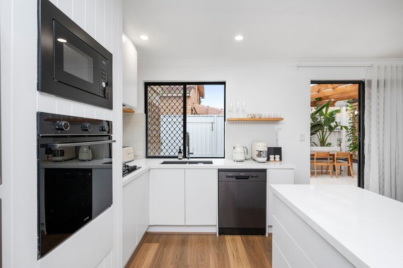Photo - 2/20 Ewen Street, Scarborough WA 6019 - Image 9