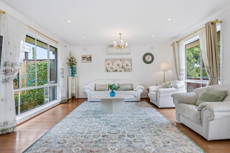 Photo - 220 Hawthorn Road, Vermont South VIC 3133 - Image 3