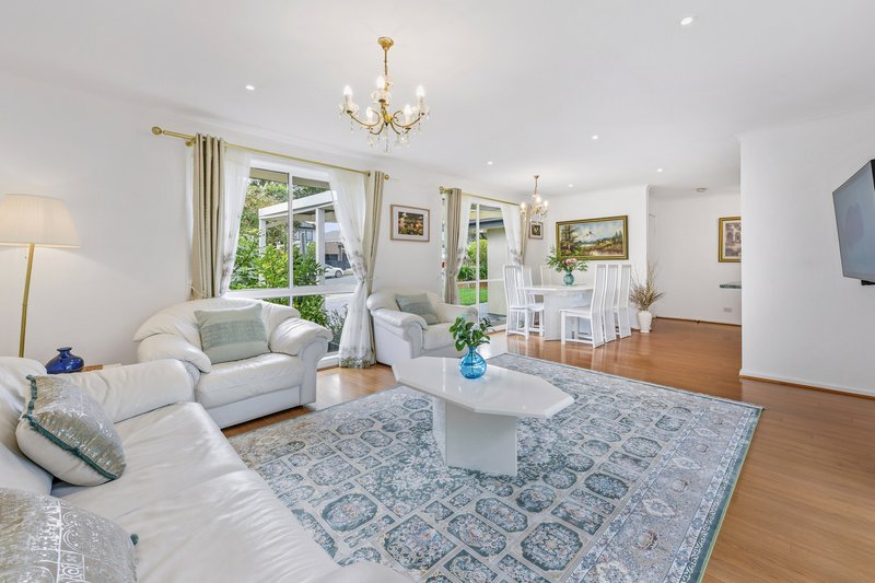 Photo - 220 Hawthorn Road, Vermont South VIC 3133 - Image 4