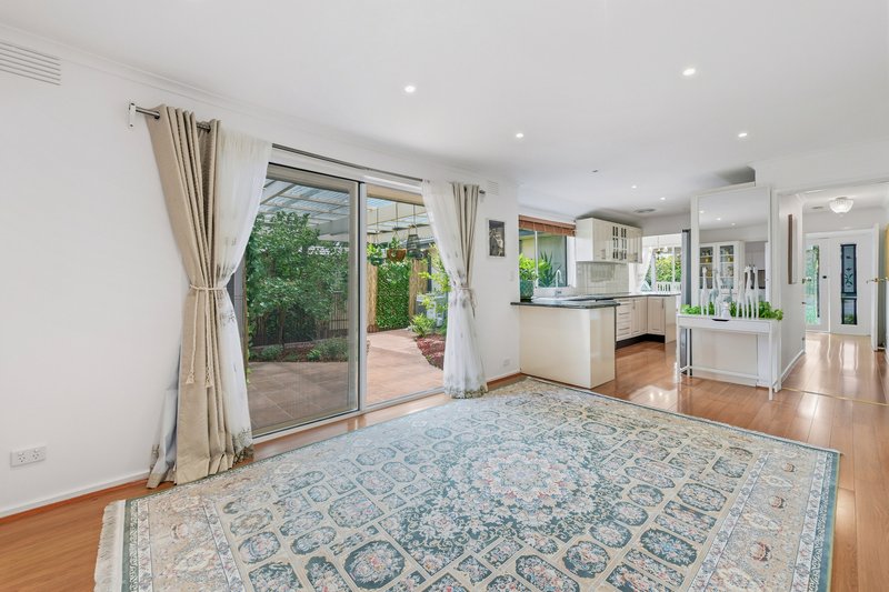 Photo - 220 Hawthorn Road, Vermont South VIC 3133 - Image 6