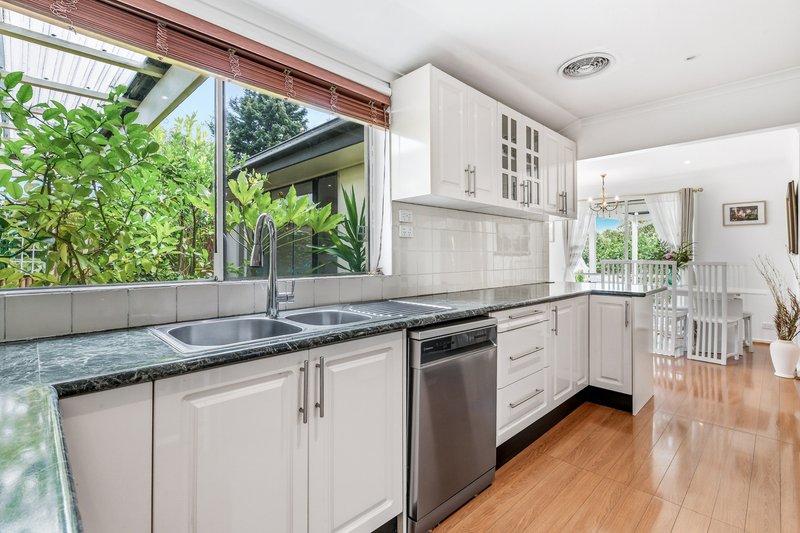 Photo - 220 Hawthorn Road, Vermont South VIC 3133 - Image 8