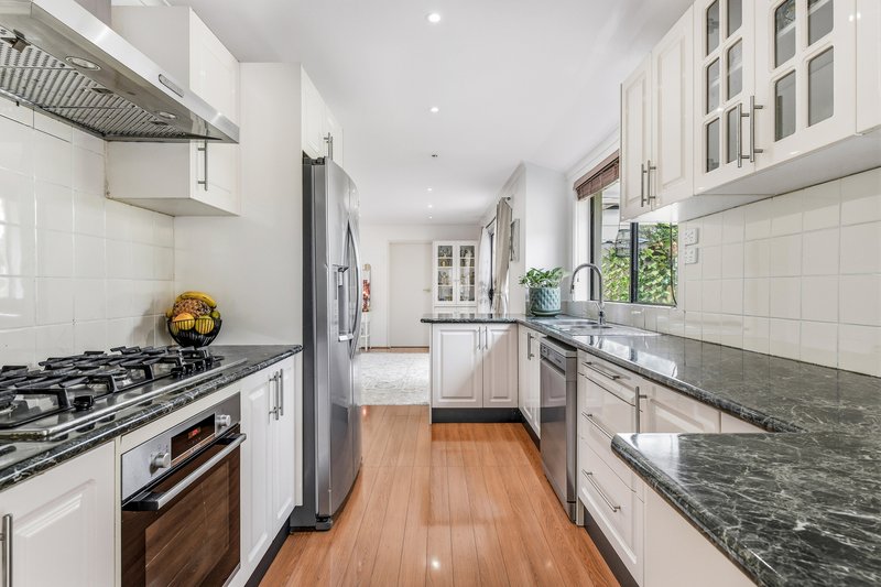 Photo - 220 Hawthorn Road, Vermont South VIC 3133 - Image 10