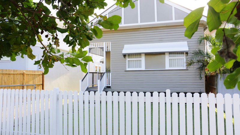 Photo - 220 Hawthorne Road, Hawthorne QLD 4171 - Image 2