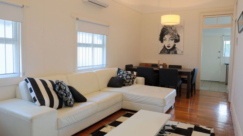 Photo - 220 Hawthorne Road, Hawthorne QLD 4171 - Image 3