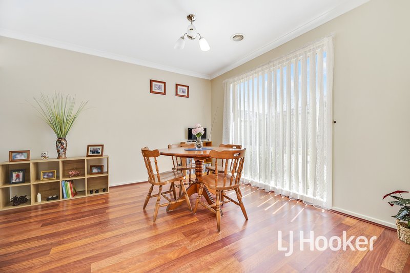 Photo - 2/20 Huon Park Road, Cranbourne North VIC 3977 - Image 4