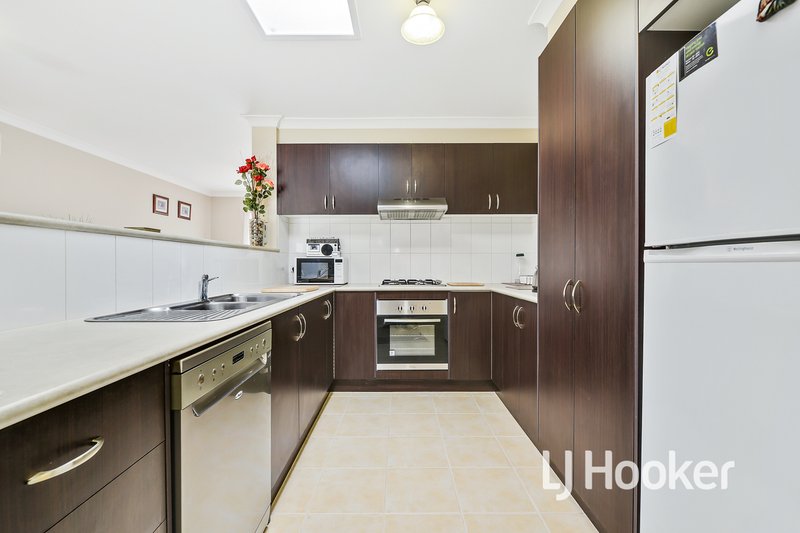 Photo - 2/20 Huon Park Road, Cranbourne North VIC 3977 - Image 5