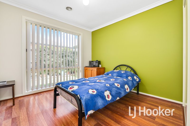 Photo - 2/20 Huon Park Road, Cranbourne North VIC 3977 - Image 7