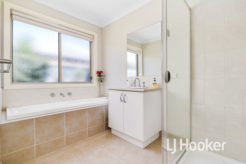 Photo - 2/20 Huon Park Road, Cranbourne North VIC 3977 - Image 8