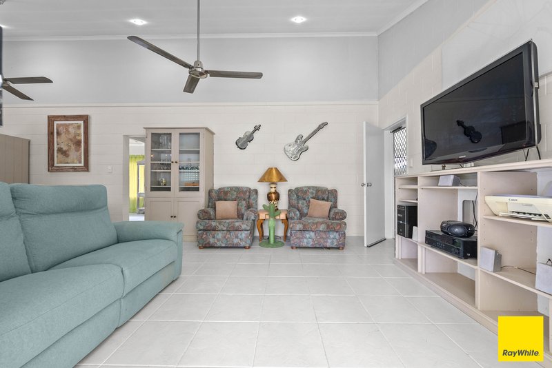 Photo - 2/20 Ireland Crescent, Whitfield QLD 4870 - Image 3