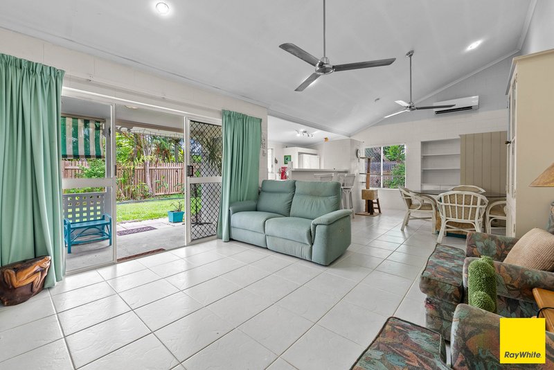 Photo - 2/20 Ireland Crescent, Whitfield QLD 4870 - Image 4