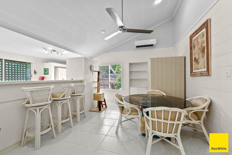 Photo - 2/20 Ireland Crescent, Whitfield QLD 4870 - Image 5