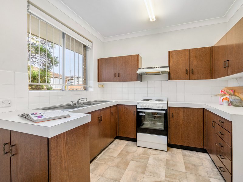 Photo - 2/20 Kitchener Street, Coorparoo QLD 4151 - Image 7