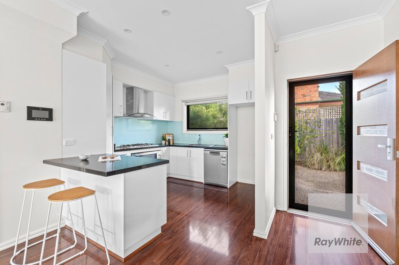 Photo - 2/20 Lowell Avenue, Kingsbury VIC 3083 - Image 2