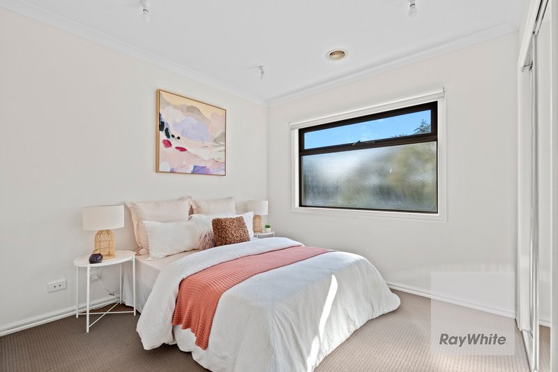 Photo - 2/20 Lowell Avenue, Kingsbury VIC 3083 - Image 9