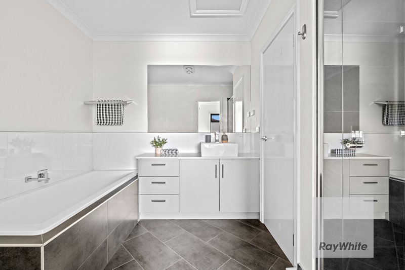 Photo - 2/20 Lowell Avenue, Kingsbury VIC 3083 - Image 11