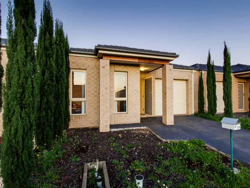 Photo - 2/20 Orlando Drive, Truganina VIC 3029 - Image 3