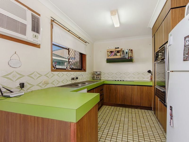 Photo - 2/20 Peacock Place, Burleigh Waters QLD 4220 - Image 4