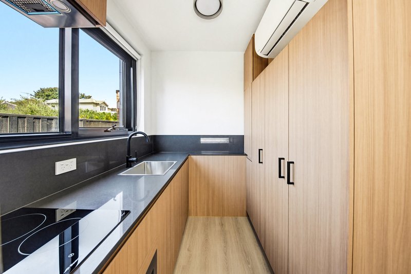 Photo - 2/20 Pine Street, Hawthorn VIC 3122 - Image 1