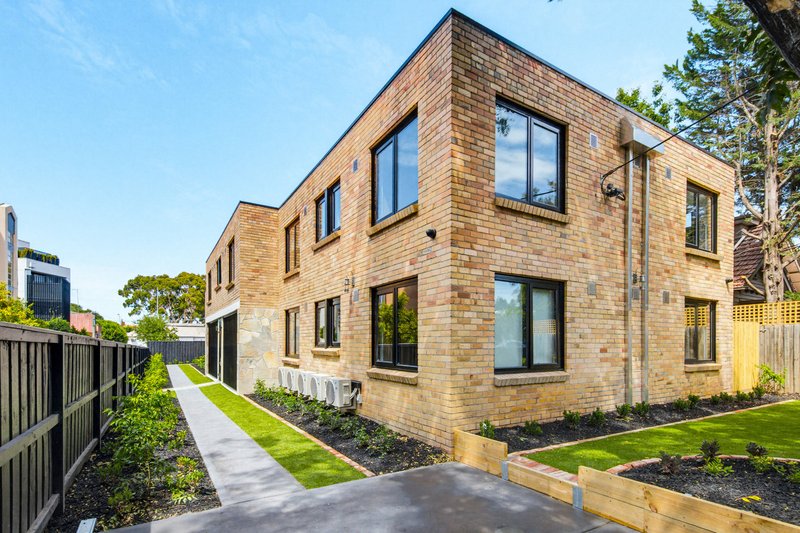Photo - 2/20 Pine Street, Hawthorn VIC 3122 - Image 2