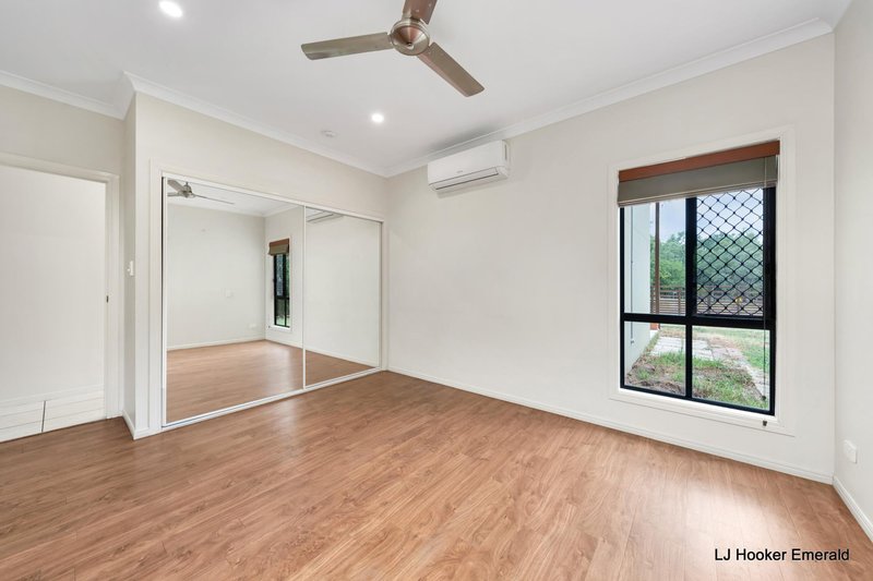 Photo - 2/20 Riverview Street, Emerald QLD 4720 - Image 11