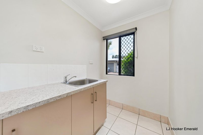 Photo - 2/20 Riverview Street, Emerald QLD 4720 - Image 15