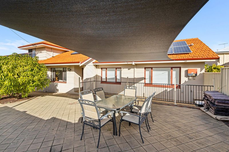 Photo - 220 Royal Street, Yokine WA 6060 - Image 2