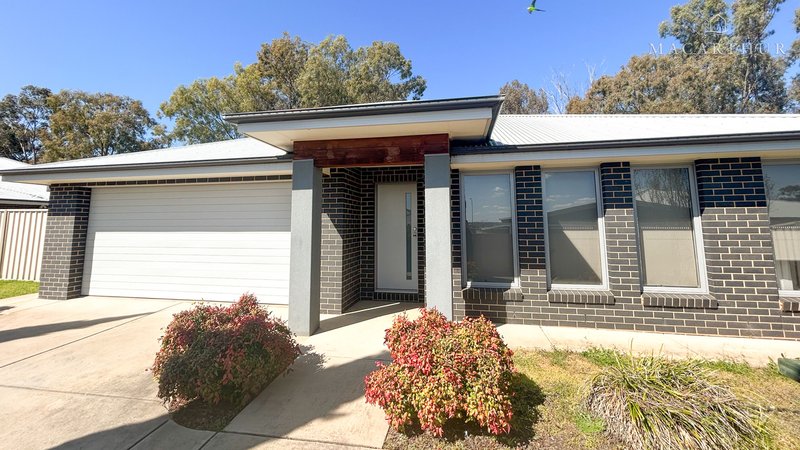 Photo - 2/20 St Pauls Place, Gobbagombalin NSW 2650 - Image 1