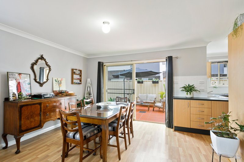 Photo - 2/20 Station Street, Dapto NSW 2530 - Image 4