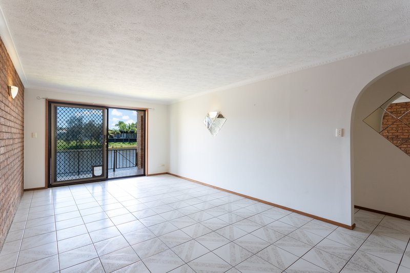 Photo - 2/20 Sunbird Street, Burleigh Waters QLD 4220 - Image 2