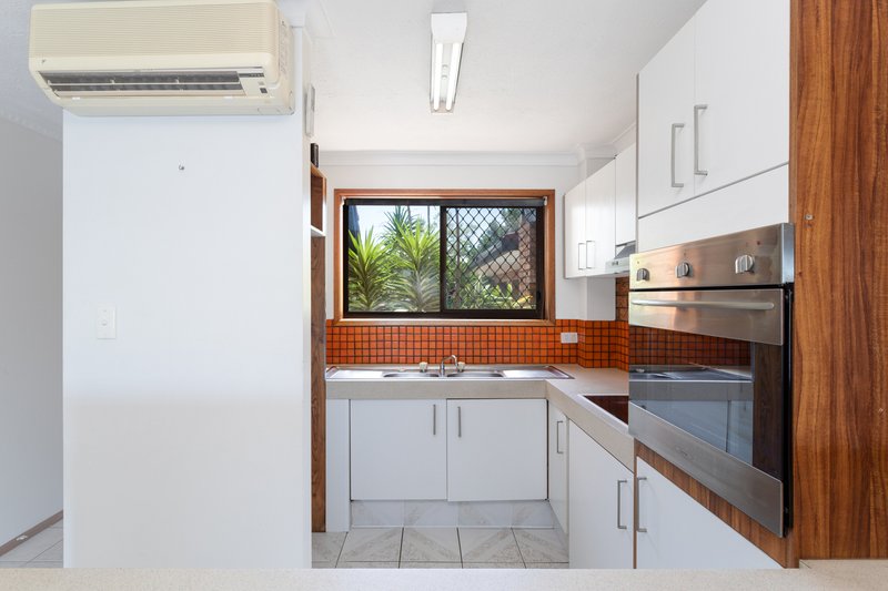 Photo - 2/20 Sunbird Street, Burleigh Waters QLD 4220 - Image 3