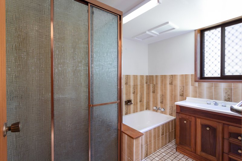 Photo - 2/20 Sunbird Street, Burleigh Waters QLD 4220 - Image 5