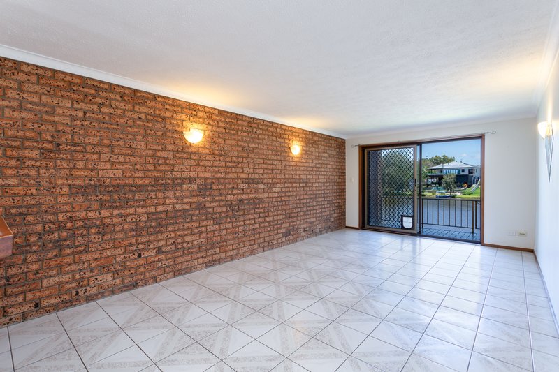 Photo - 2/20 Sunbird Street, Burleigh Waters QLD 4220 - Image 7