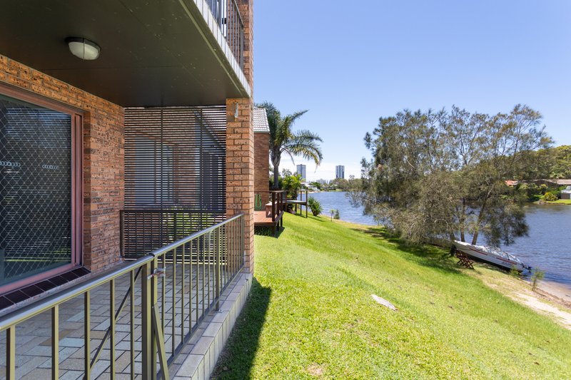 Photo - 2/20 Sunbird Street, Burleigh Waters QLD 4220 - Image 9