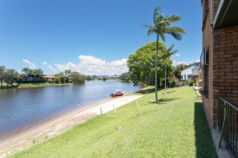 Photo - 2/20 Sunbird Street, Burleigh Waters QLD 4220 - Image 10