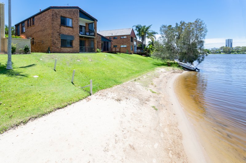 Photo - 2/20 Sunbird Street, Burleigh Waters QLD 4220 - Image 11