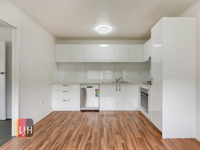 Photo - 2/20 Surrey Street, Nundah QLD 4012 - Image 2