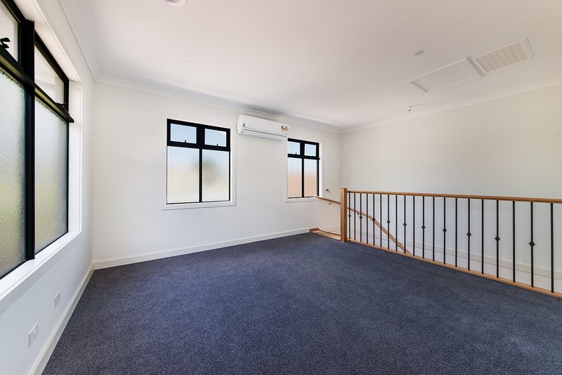 Photo - 2/20 Tamar Grove, Oakleigh VIC 3166 - Image 5