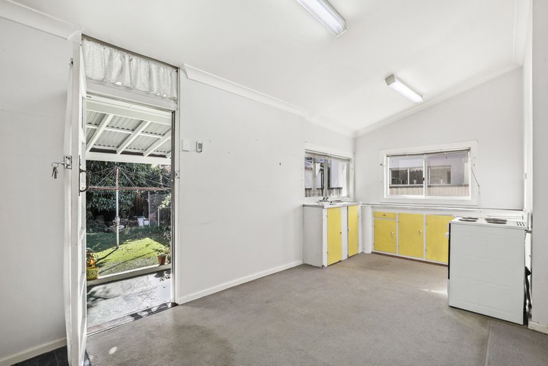 Photo - 220 Victoria Street, Beaconsfield NSW 2015 - Image 4