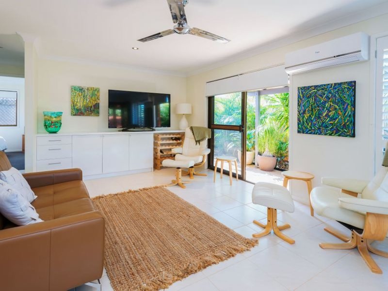 Photo - 2/20 Warrie Close, Paradise Point QLD 4216 - Image 4