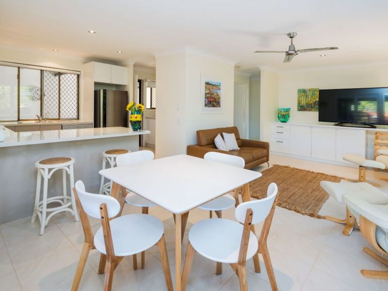 Photo - 2/20 Warrie Close, Paradise Point QLD 4216 - Image 5