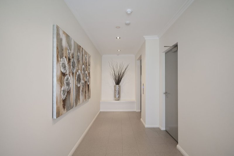 Photo - 2/201 Anchorage Drive, Mindarie WA 6030 - Image 2