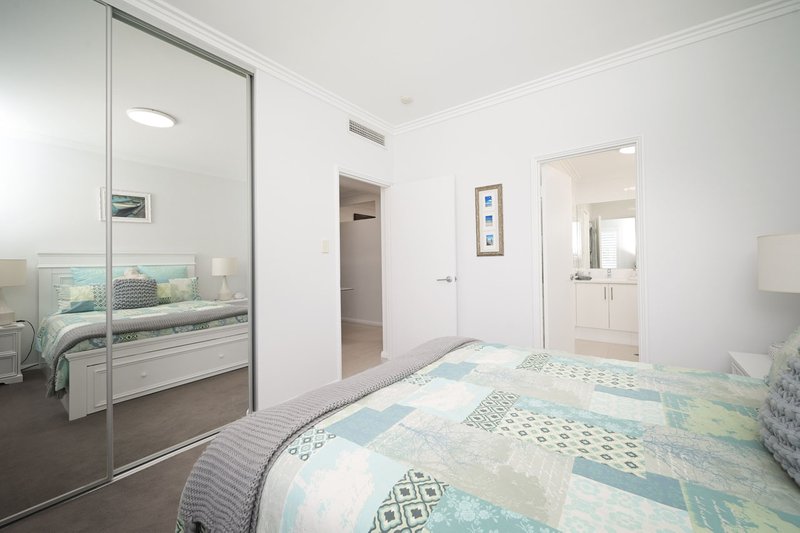 Photo - 2/201 Anchorage Drive, Mindarie WA 6030 - Image 7