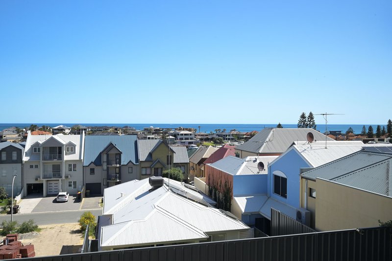 Photo - 2/201 Anchorage Drive, Mindarie WA 6030 - Image 19