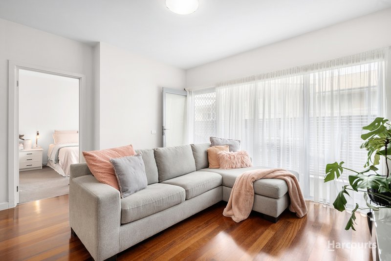 Photo - 2/202 Glen Iris Road, Glen Iris VIC 3146 - Image 2