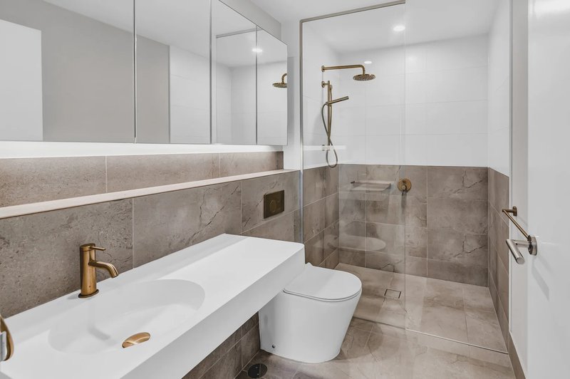 Photo - 2202/1 Grant Avenue, Hope Island QLD 4212 - Image 4