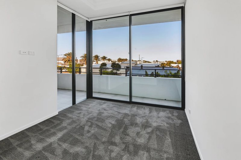 Photo - 2202/1 Grant Avenue, Hope Island QLD 4212 - Image 5