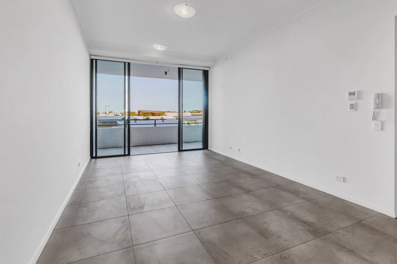 Photo - 2202/1 Grant Avenue, Hope Island QLD 4212 - Image 6