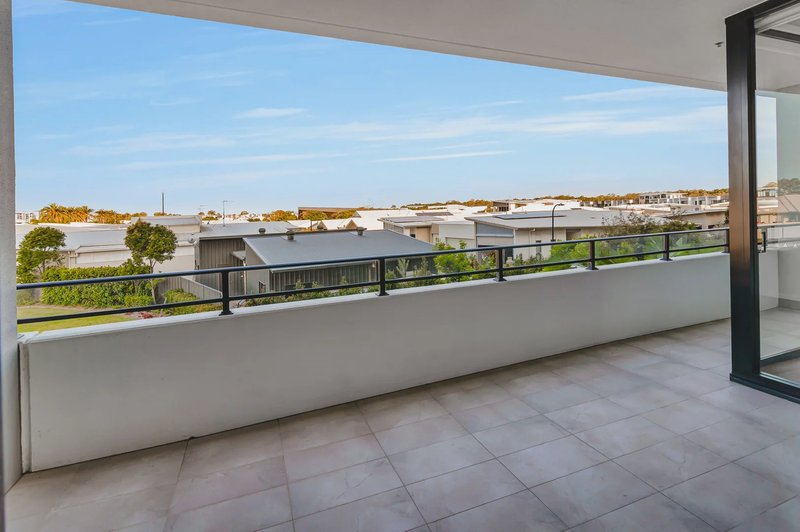 Photo - 2202/1 Grant Avenue, Hope Island QLD 4212 - Image 7