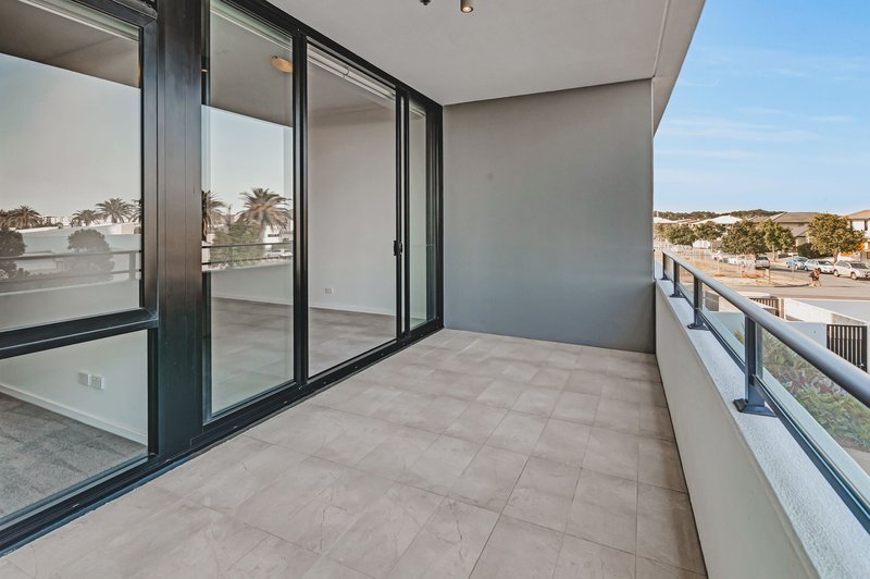 Photo - 2202/1 Grant Avenue, Hope Island QLD 4212 - Image 8