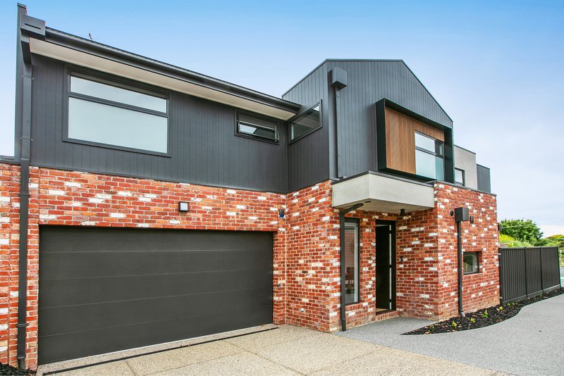 2/203 Purinuan Road, Reservoir VIC 3073